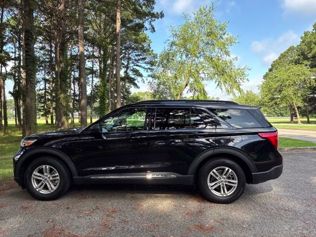 2022 Black Metallic Ford Explorer XLT RWD SUV