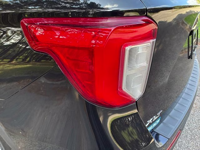 2022 Black Metallic Ford Explorer XLT RWD SUV