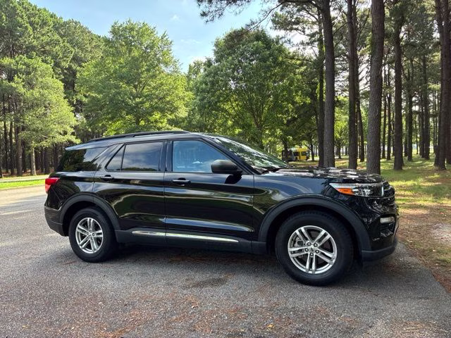 2022 Black Metallic Ford Explorer XLT RWD SUV