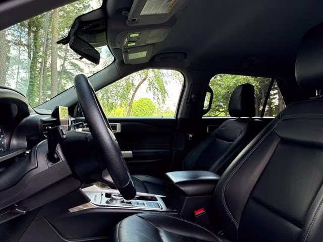 2022 Black Metallic Ford Explorer XLT RWD SUV