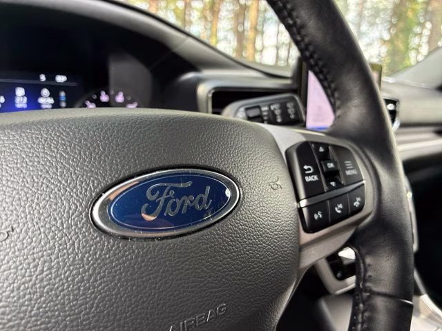 2022 Black Metallic Ford Explorer XLT RWD SUV