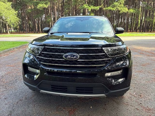 2022 Black Metallic Ford Explorer XLT RWD SUV