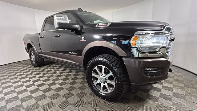 2024 Diamond Black Crystal Pearlcoat Ram 2500 Longhorn 4X4 Truck