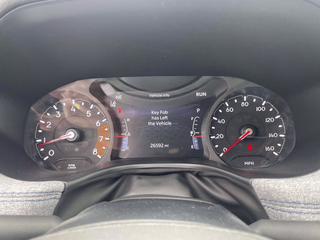2025 Bright White Clearcoat Jeep Compass Latitude 4X4 SUV