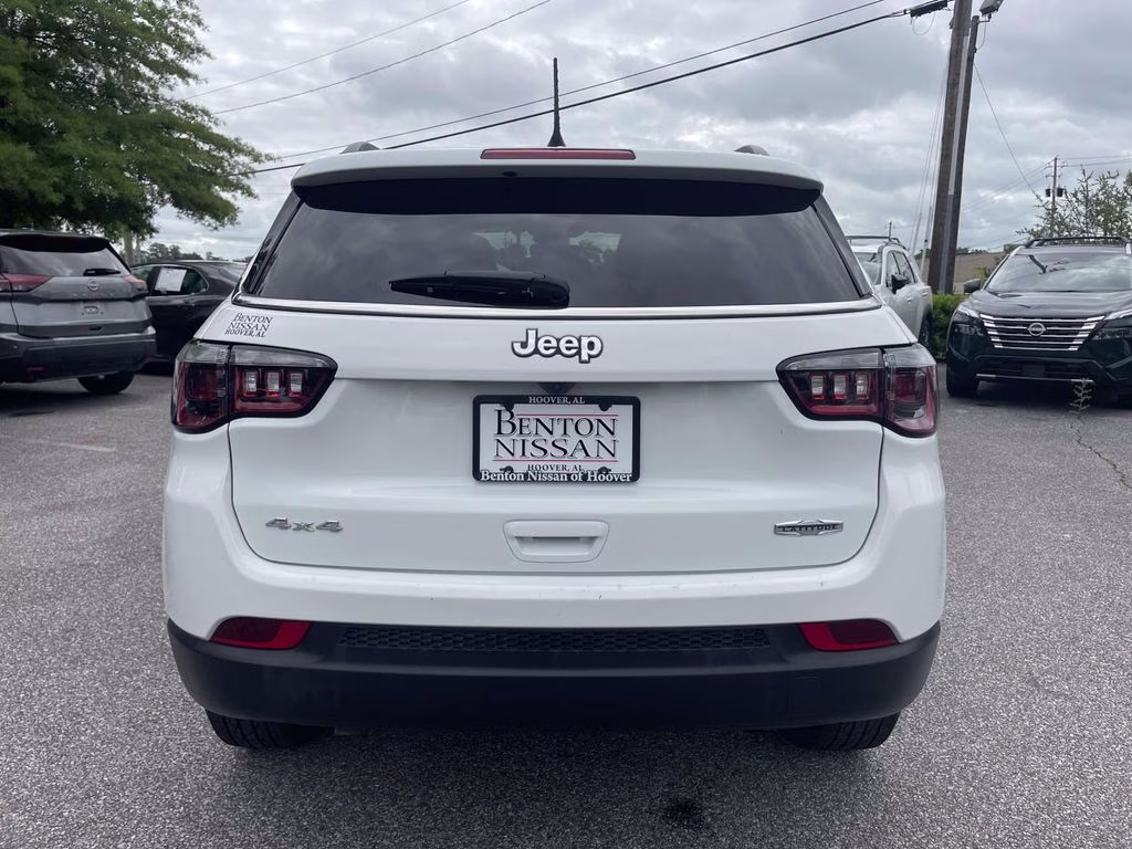 2025 Bright White Clearcoat Jeep Compass Latitude 4X4 SUV