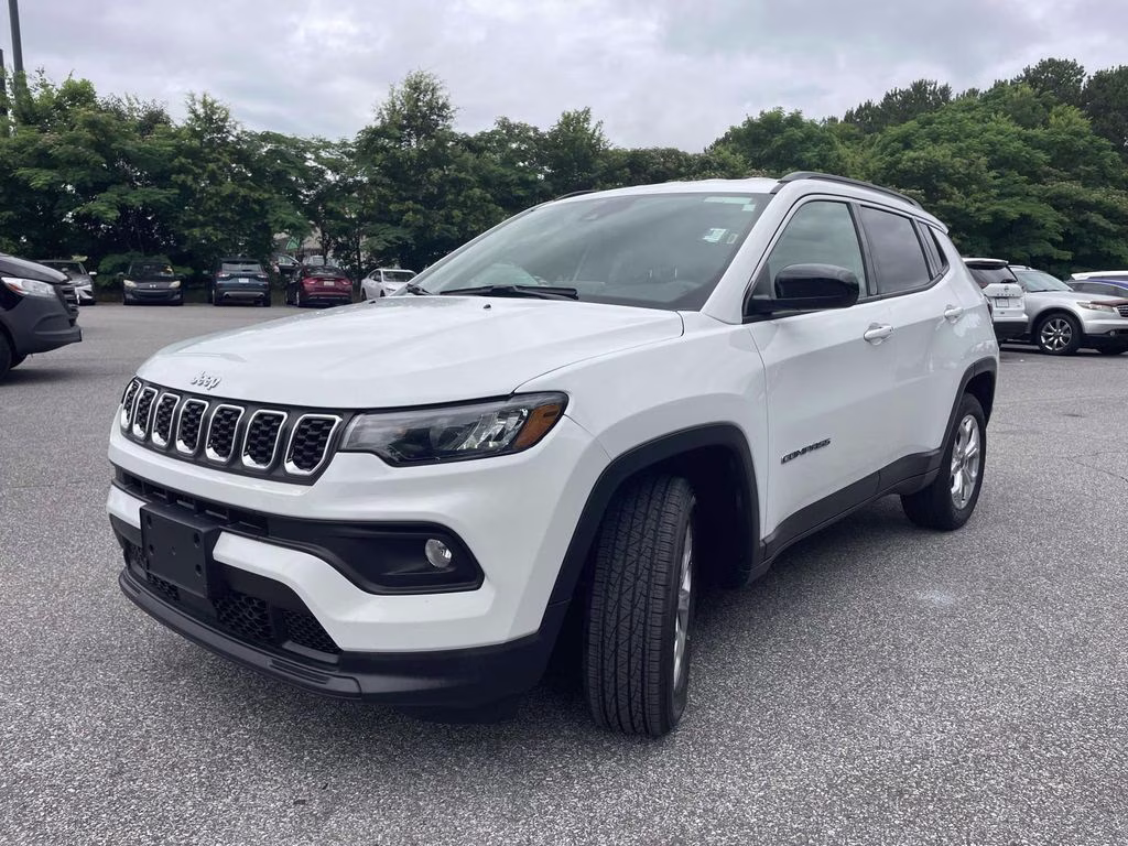 2025 Bright White Clearcoat Jeep Compass Latitude 4X4 SUV
