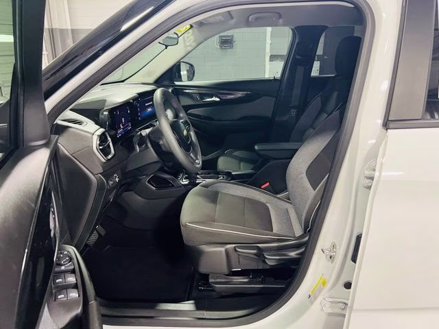 2025 Summit White Chevrolet Trailblazer LS FWD SUV
