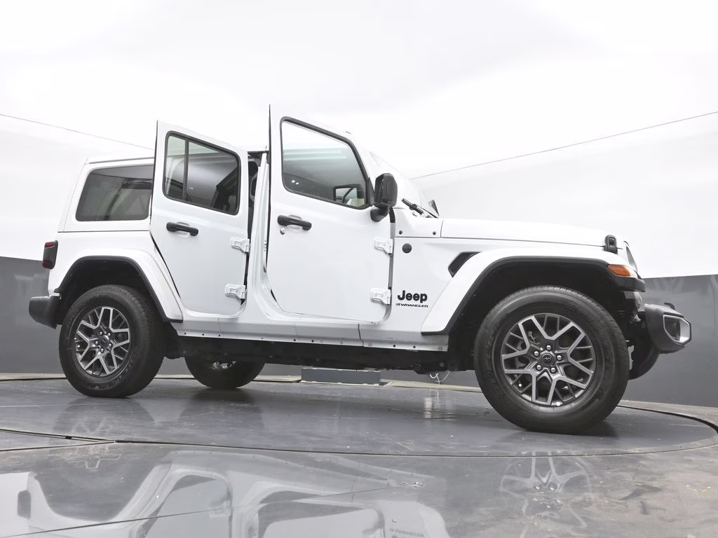 2025 Bright White Clearcoat Jeep Wrangler Sahara 4X4 SUV