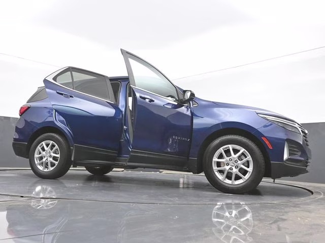 2022 Blue Glow Metallic Chevrolet Equinox LT FWD SUV