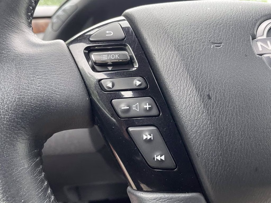 2023 Aspen White Tricoat Nissan Armada SL RWD SUV