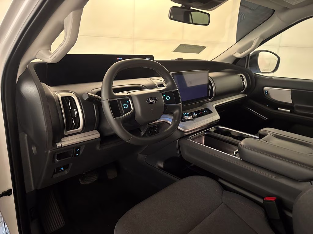 2025 Oxford White Ford Expedition Max Active RWD SUV