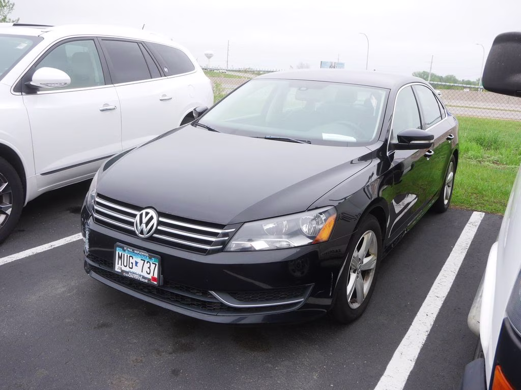2013 Black Volkswagen Passat 2.5 SE FWD Sedan