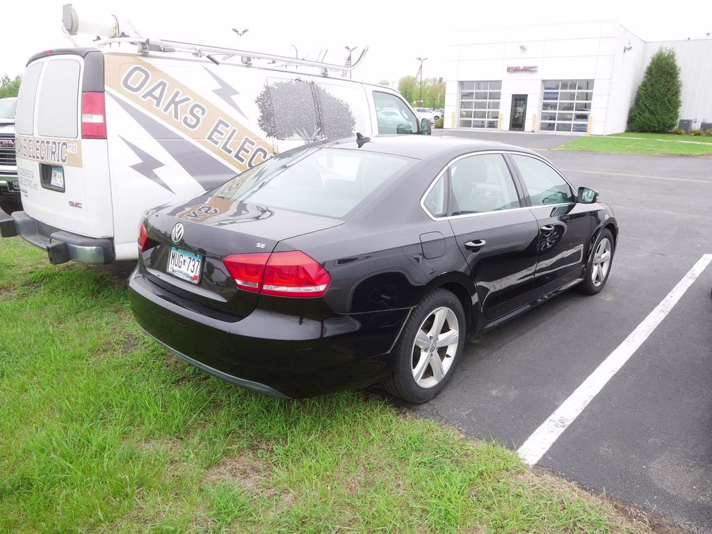 2013 Black Volkswagen Passat 2.5 SE FWD Sedan