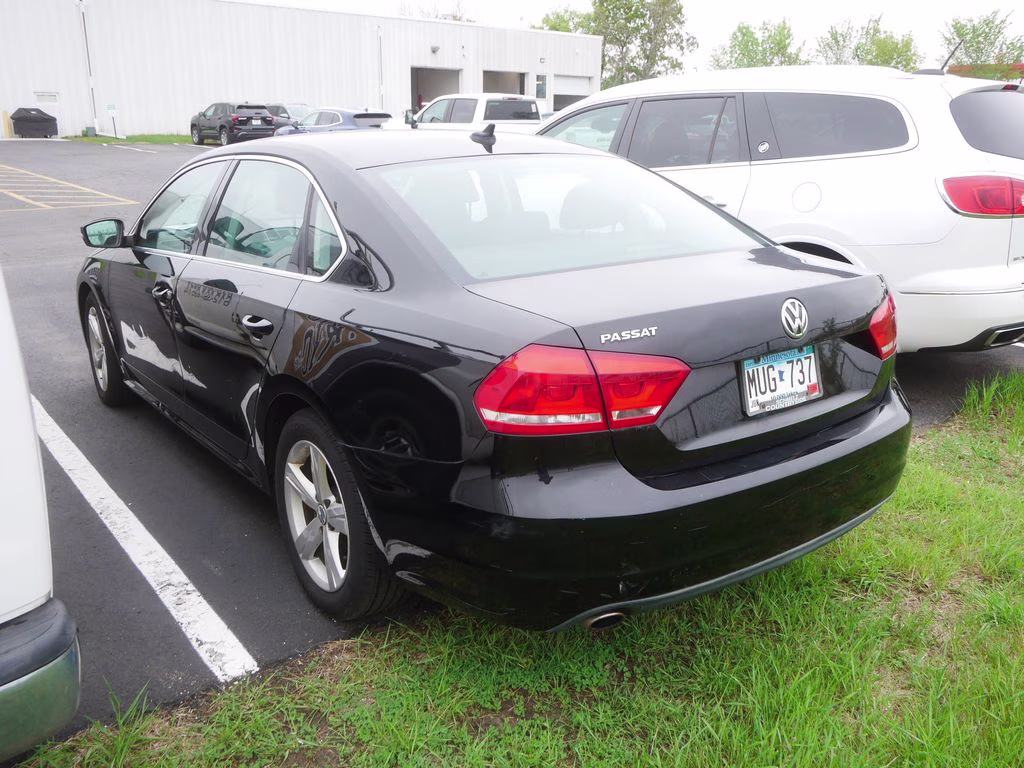 2013 Black Volkswagen Passat 2.5 SE FWD Sedan