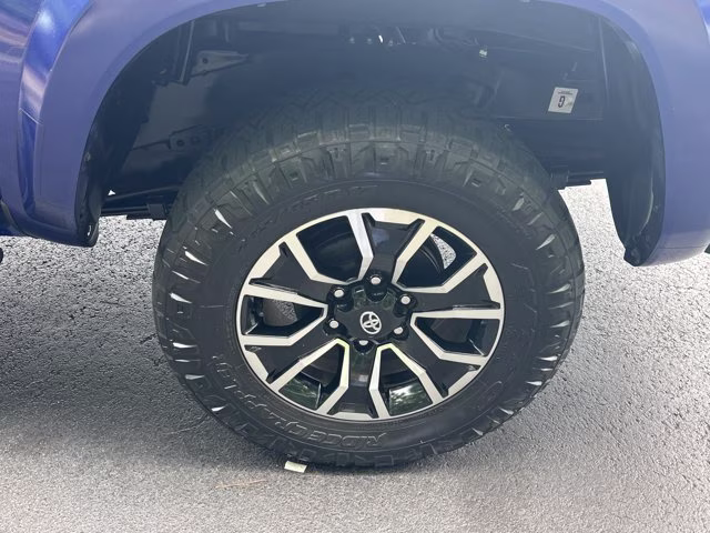 2022 Blue Toyota Tacoma 4WD SR5 Double Cab Long Bed V6 6AT 4WD 4X4 Truck
