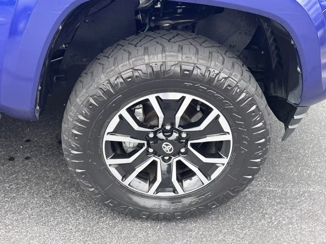 2022 Blue Toyota Tacoma 4WD SR5 Double Cab Long Bed V6 6AT 4WD 4X4 Truck