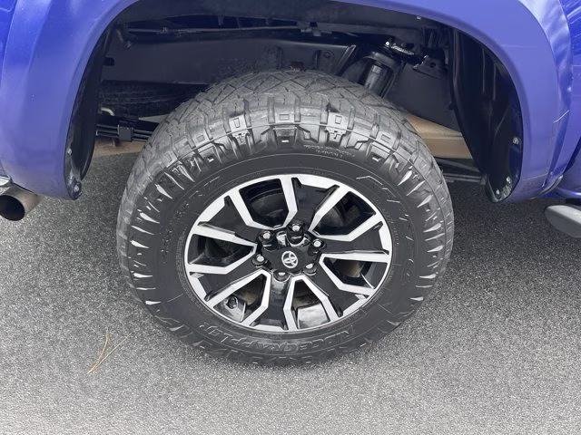 2022 Blue Toyota Tacoma 4WD SR5 Double Cab Long Bed V6 6AT 4WD 4X4 Truck