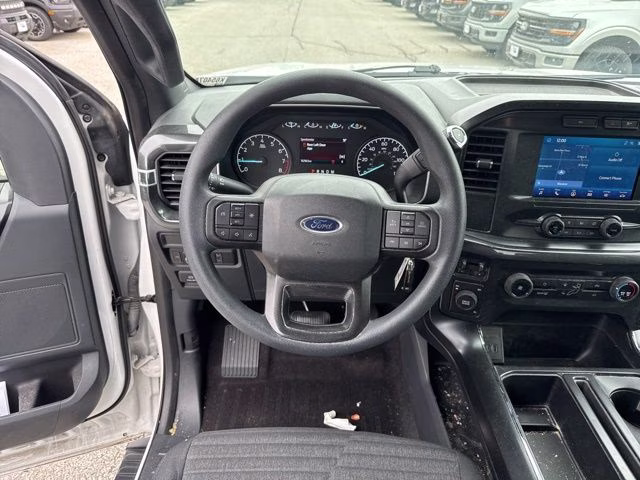 2022 Oxford White Ford F-150 XL 4X4 Truck
