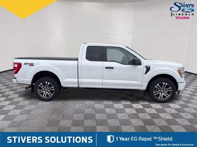 2022 Oxford White Ford F-150 XL 4X4 Truck