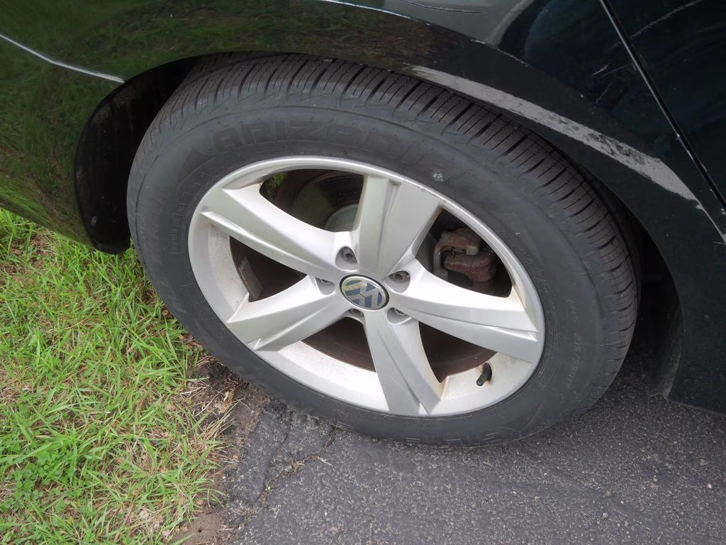 2013 Black Volkswagen Passat 2.5 SE FWD Sedan