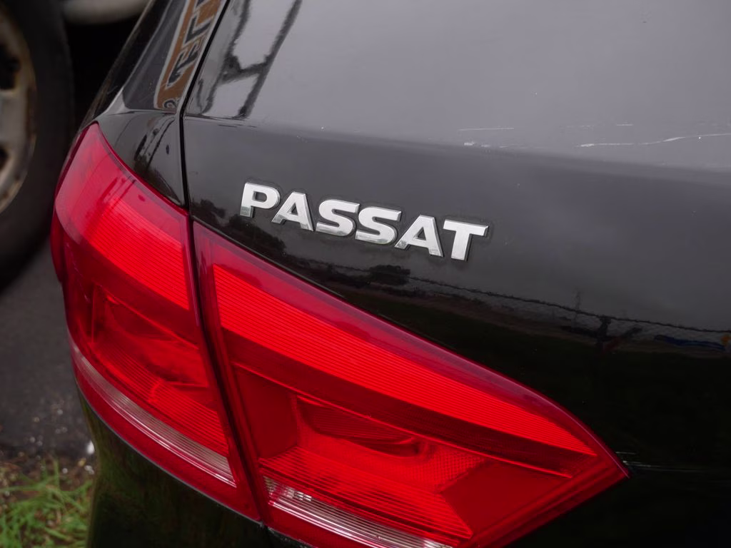 2013 Black Volkswagen Passat 2.5 SE FWD Sedan