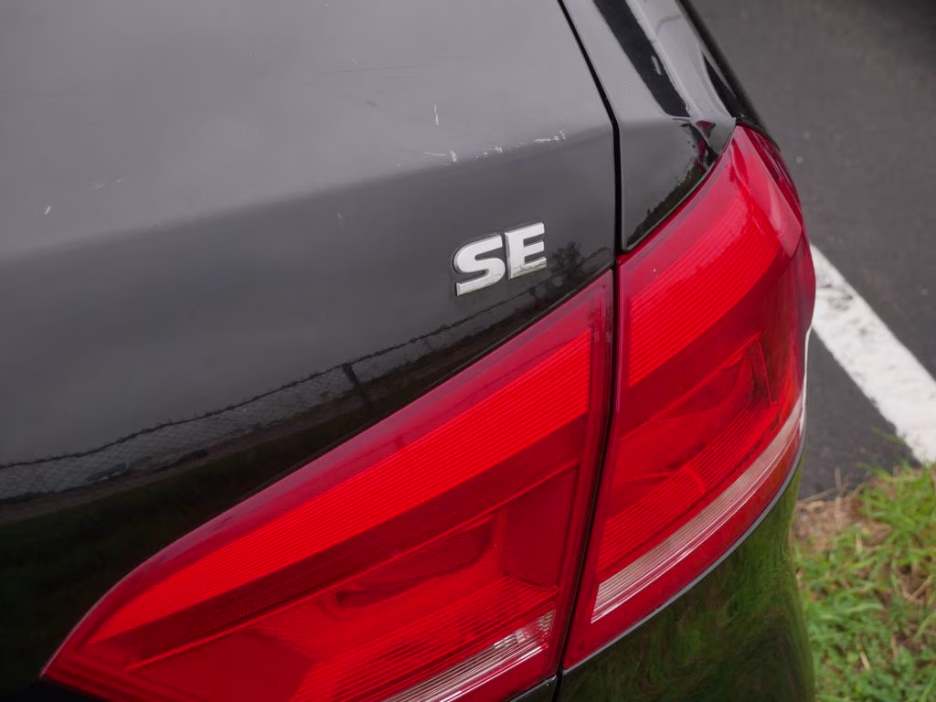 2013 Black Volkswagen Passat 2.5 SE FWD Sedan