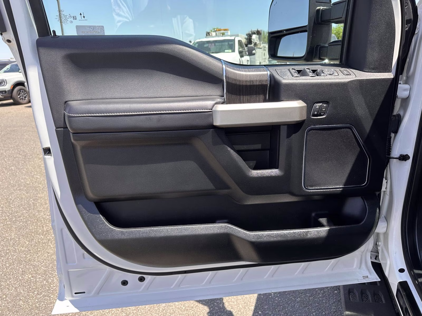 2021 Star White Metallic Tri-Coat Ford Super Duty F-250 SRW LARIAT 4WD Crew Cab 6.75' Box 4X4 Truck