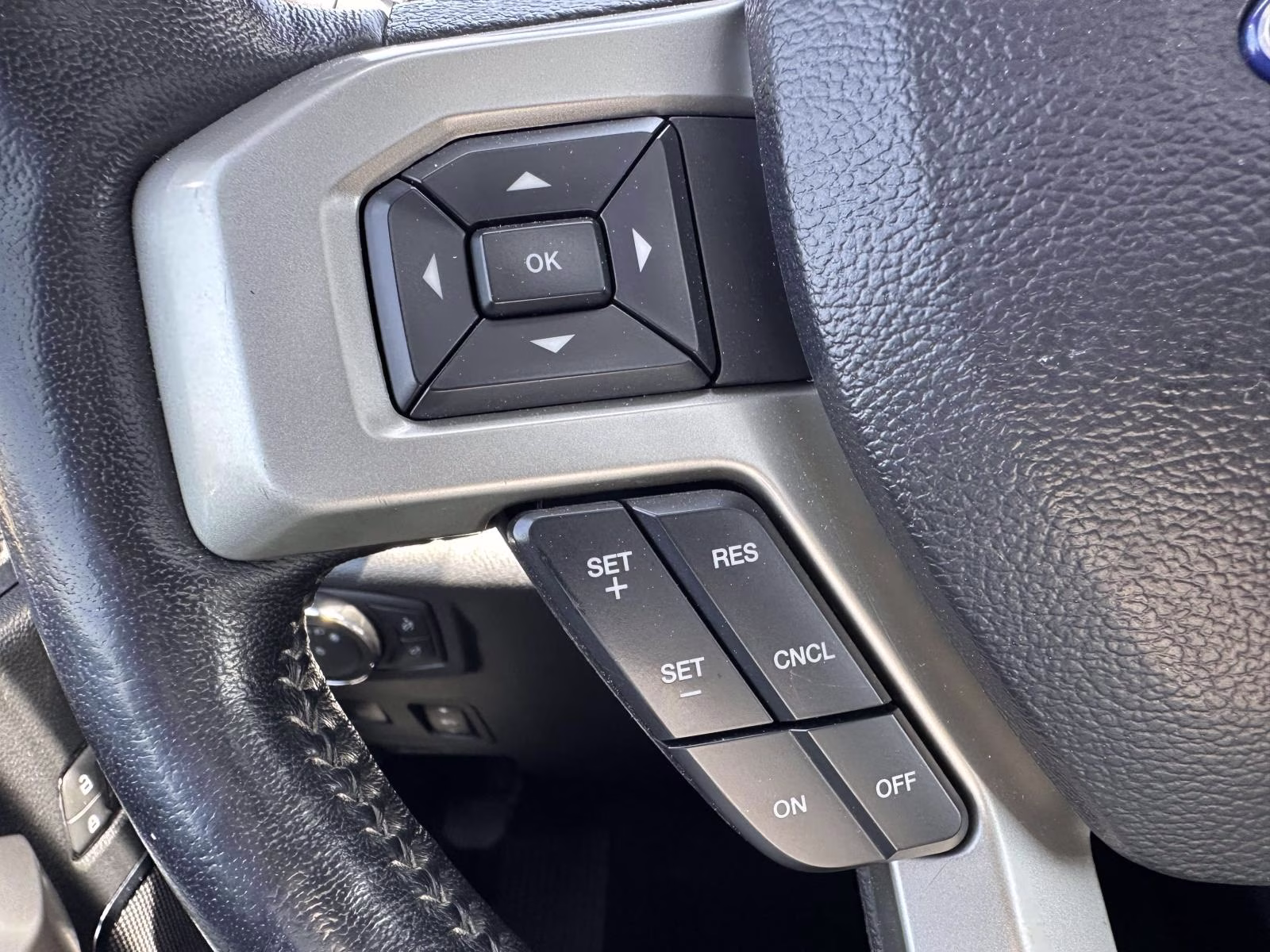 2021 Star White Metallic Tri-Coat Ford Super Duty F-250 SRW LARIAT 4WD Crew Cab 6.75' Box 4X4 Truck
