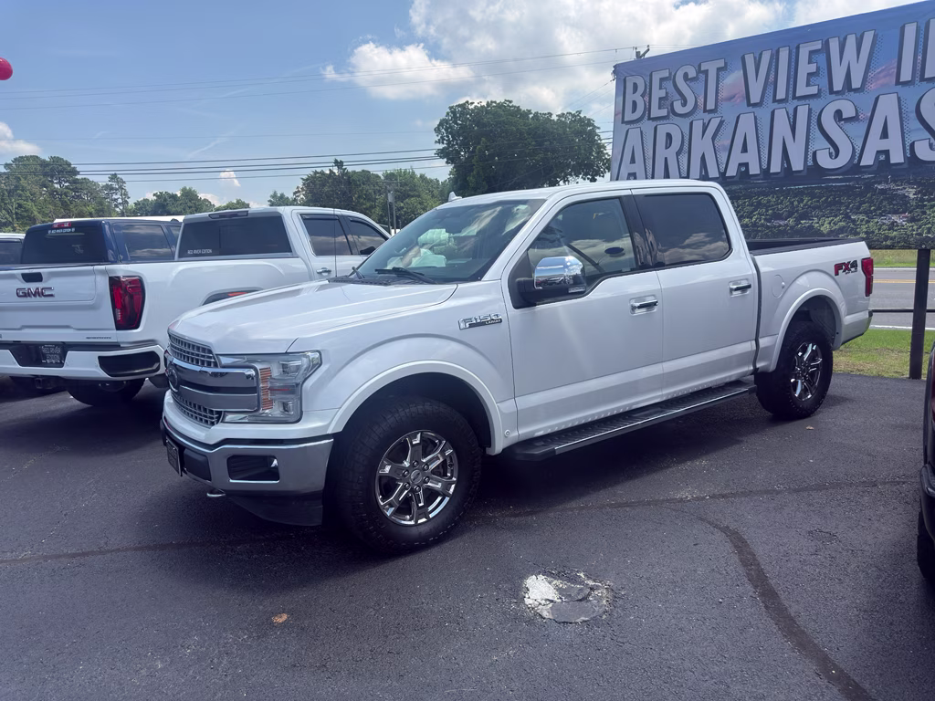 2018 White Platinum Metallic Tri-Coat Ford F-150 LARIAT 4X4 Truck
