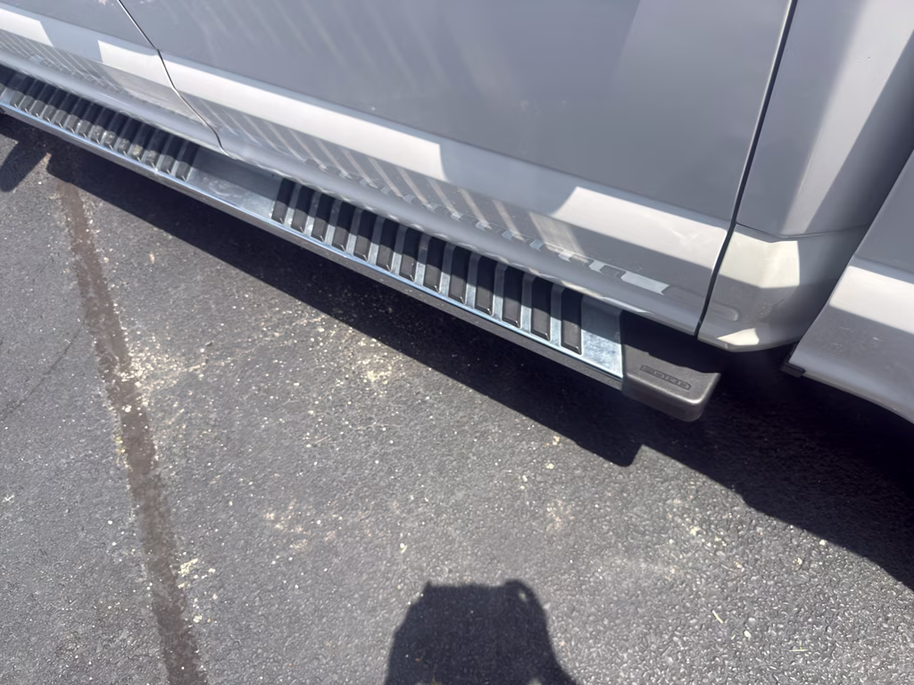 2018 White Platinum Metallic Tri-Coat Ford F-150 LARIAT 4X4 Truck