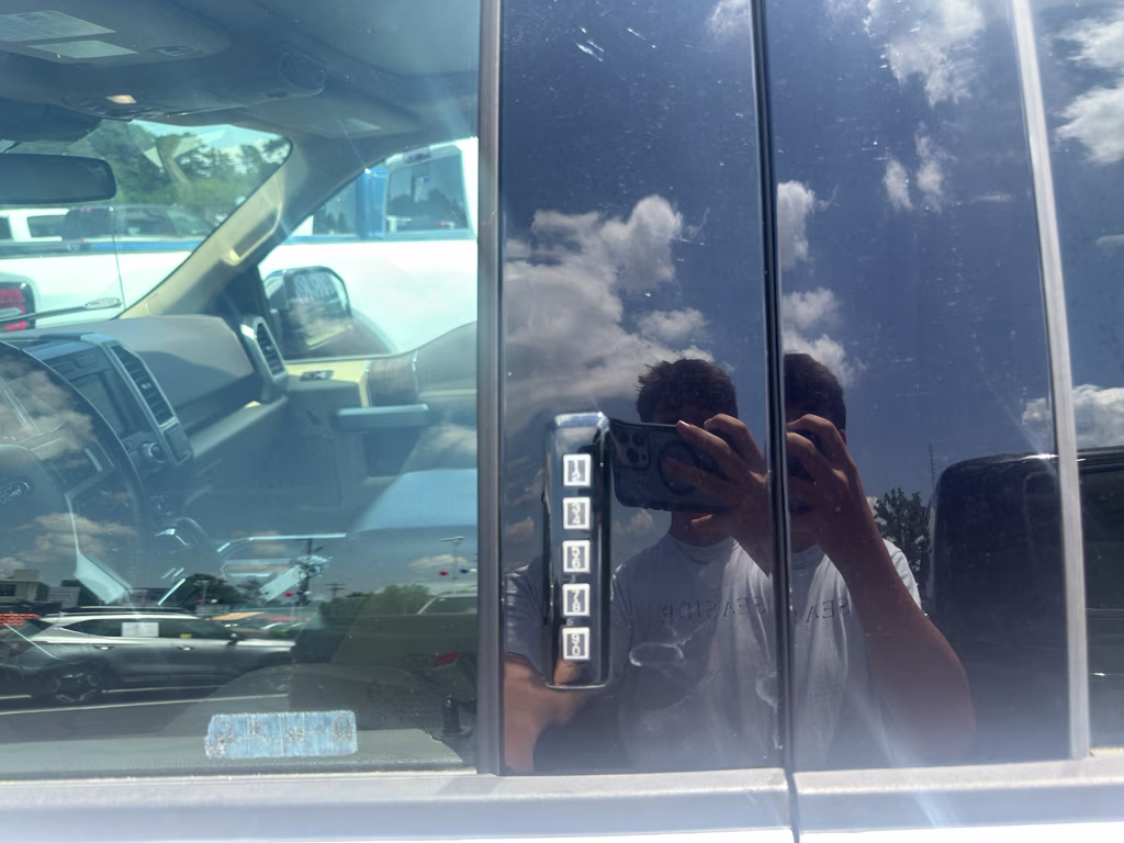 2018 White Platinum Metallic Tri-Coat Ford F-150 LARIAT 4X4 Truck