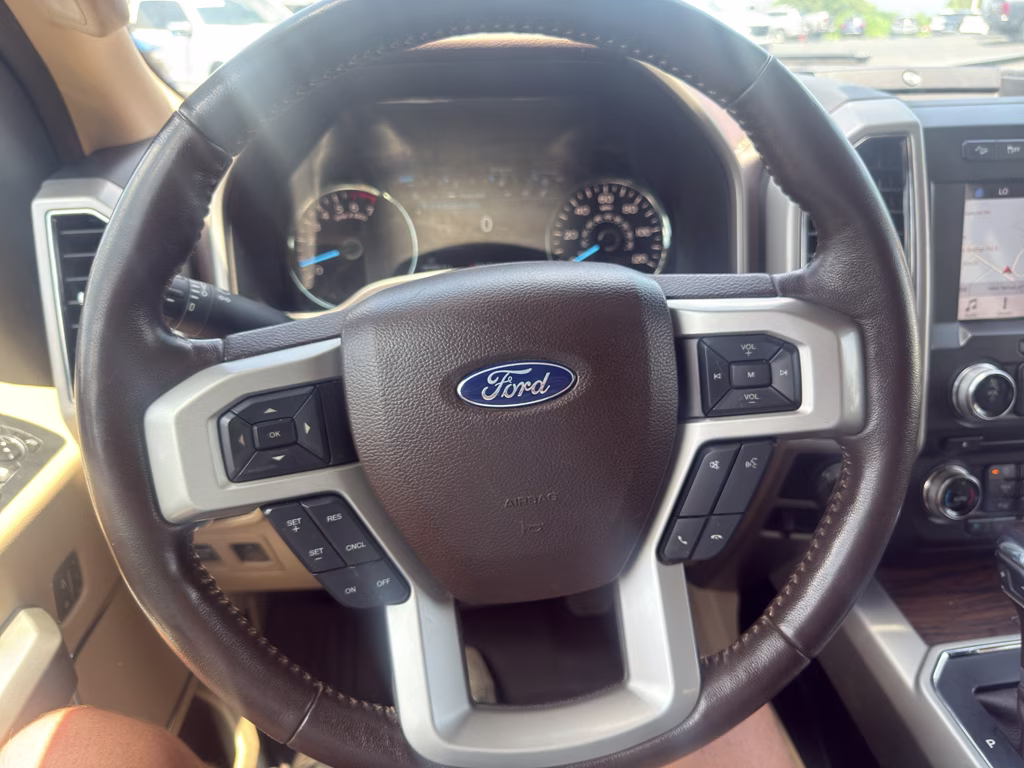 2018 White Platinum Metallic Tri-Coat Ford F-150 LARIAT 4X4 Truck