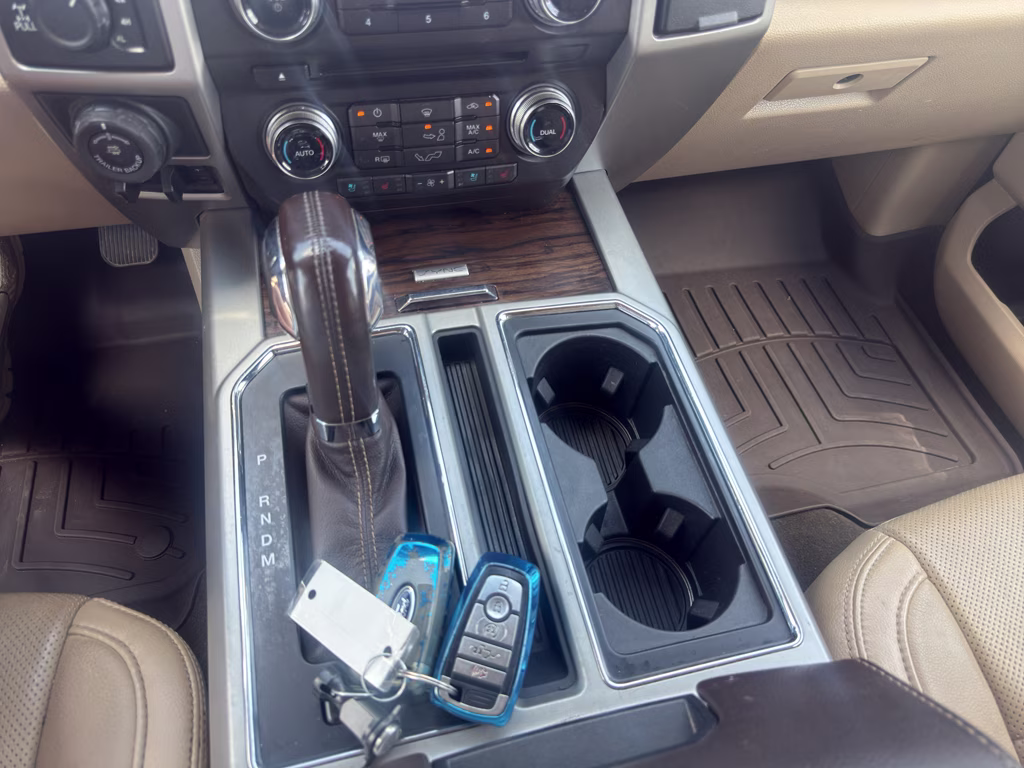 2018 White Platinum Metallic Tri-Coat Ford F-150 LARIAT 4X4 Truck