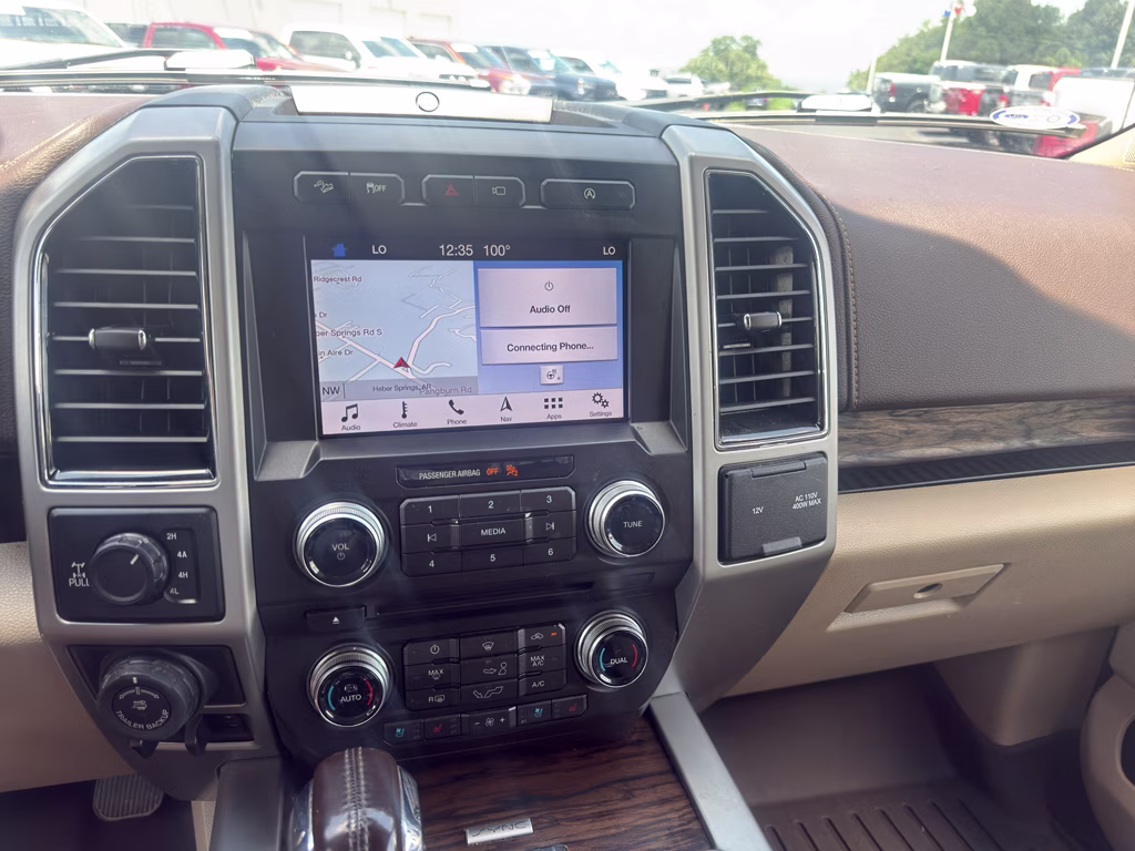 2018 White Platinum Metallic Tri-Coat Ford F-150 LARIAT 4X4 Truck