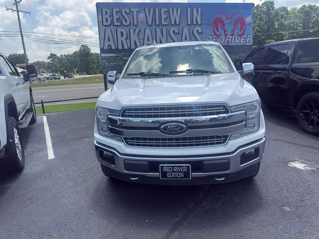 2018 White Platinum Metallic Tri-Coat Ford F-150 LARIAT 4X4 Truck