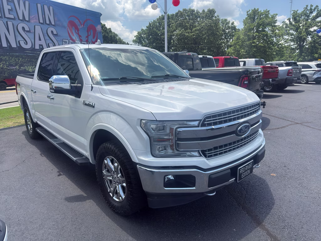 2018 White Platinum Metallic Tri-Coat Ford F-150 LARIAT 4X4 Truck