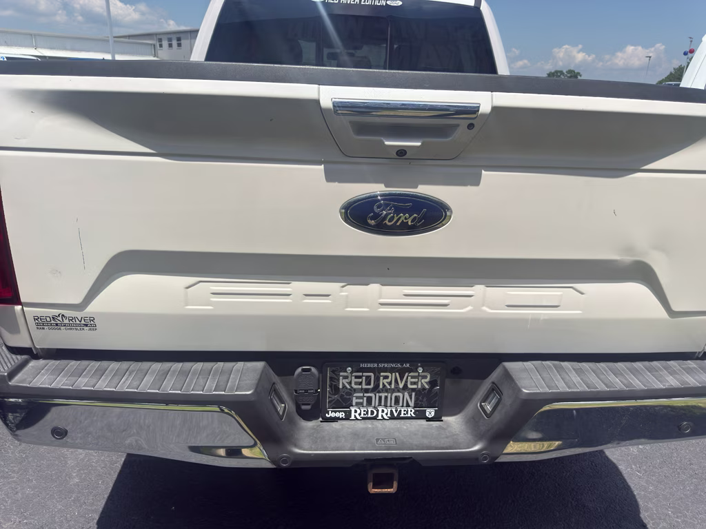 2018 White Platinum Metallic Tri-Coat Ford F-150 LARIAT 4X4 Truck