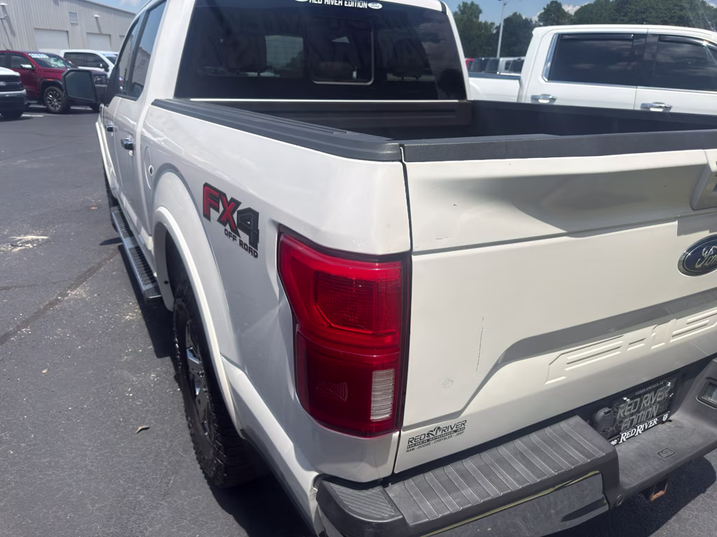 2018 White Platinum Metallic Tri-Coat Ford F-150 LARIAT 4X4 Truck
