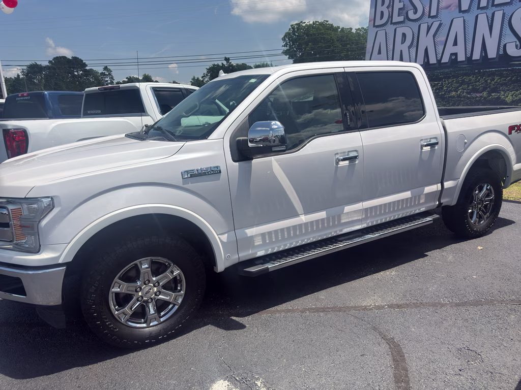 2018 White Platinum Metallic Tri-Coat Ford F-150 LARIAT 4X4 Truck