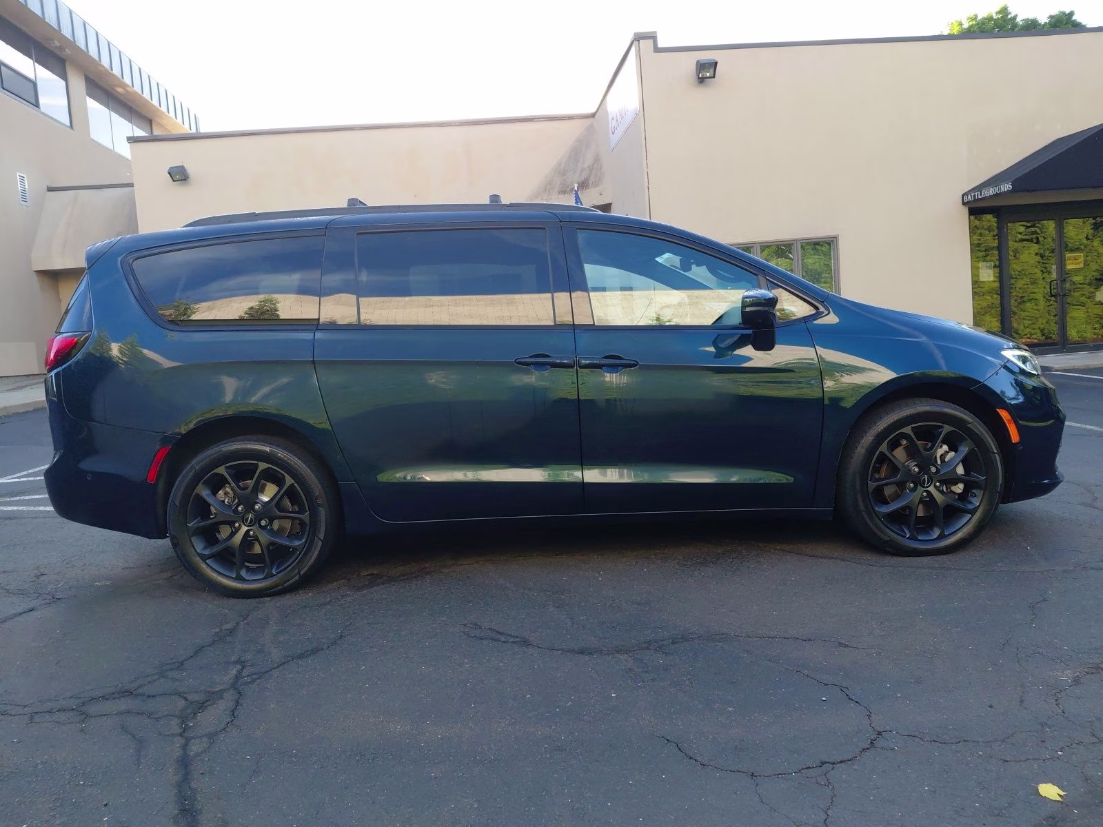 2021 Fathom Blue Pearlcoat Chrysler Pacifica Touring L AWD Van