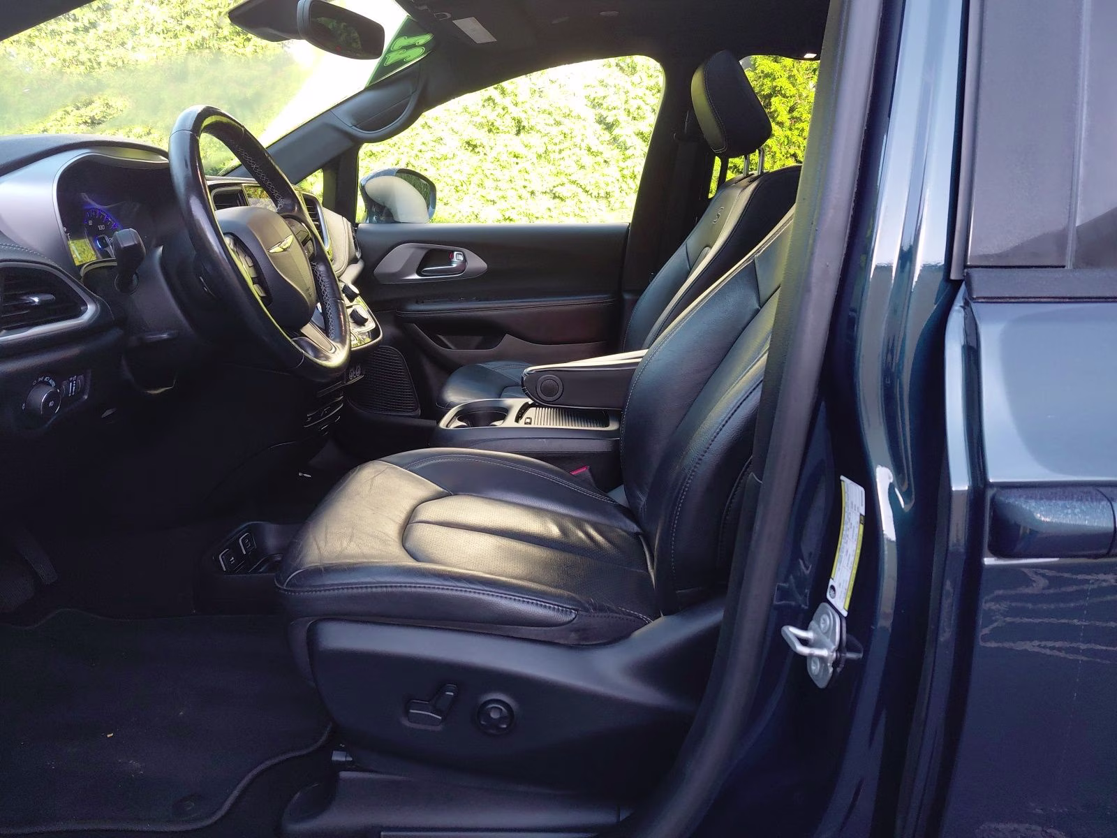 2021 Fathom Blue Pearlcoat Chrysler Pacifica Touring L AWD Van
