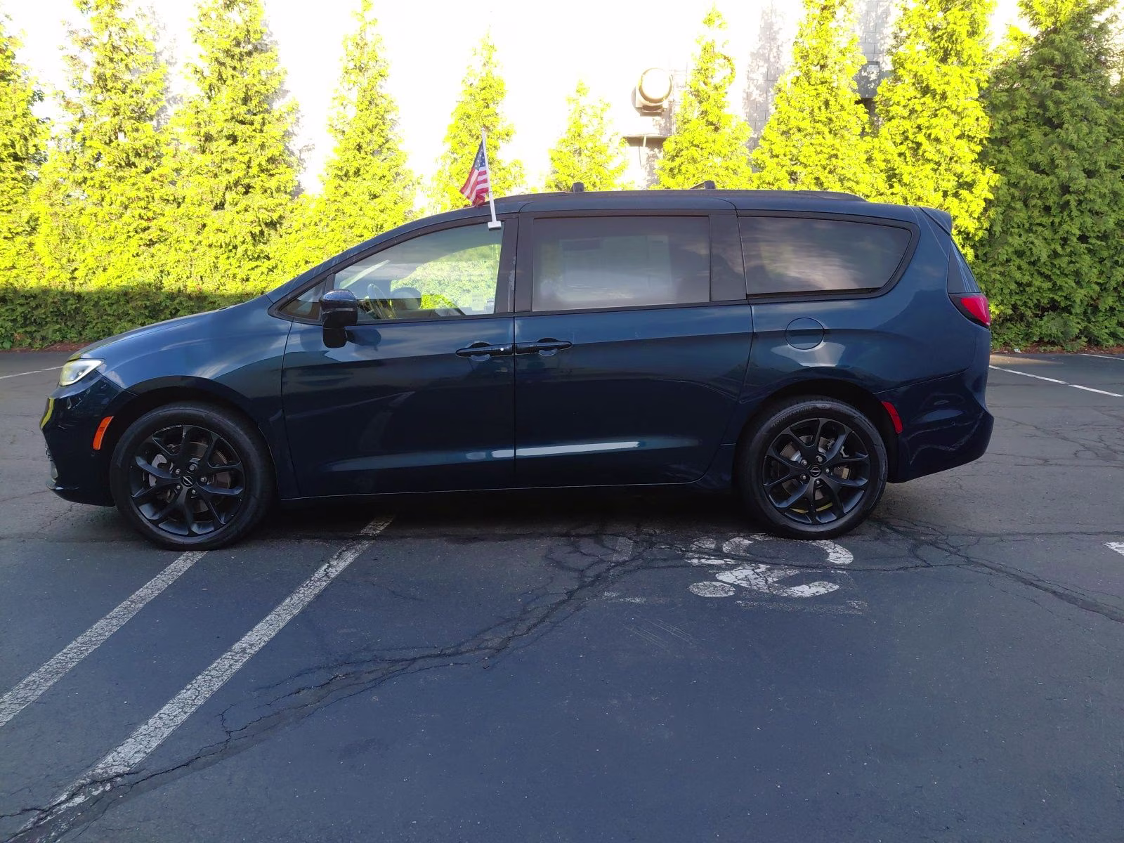 2021 Fathom Blue Pearlcoat Chrysler Pacifica Touring L AWD Van
