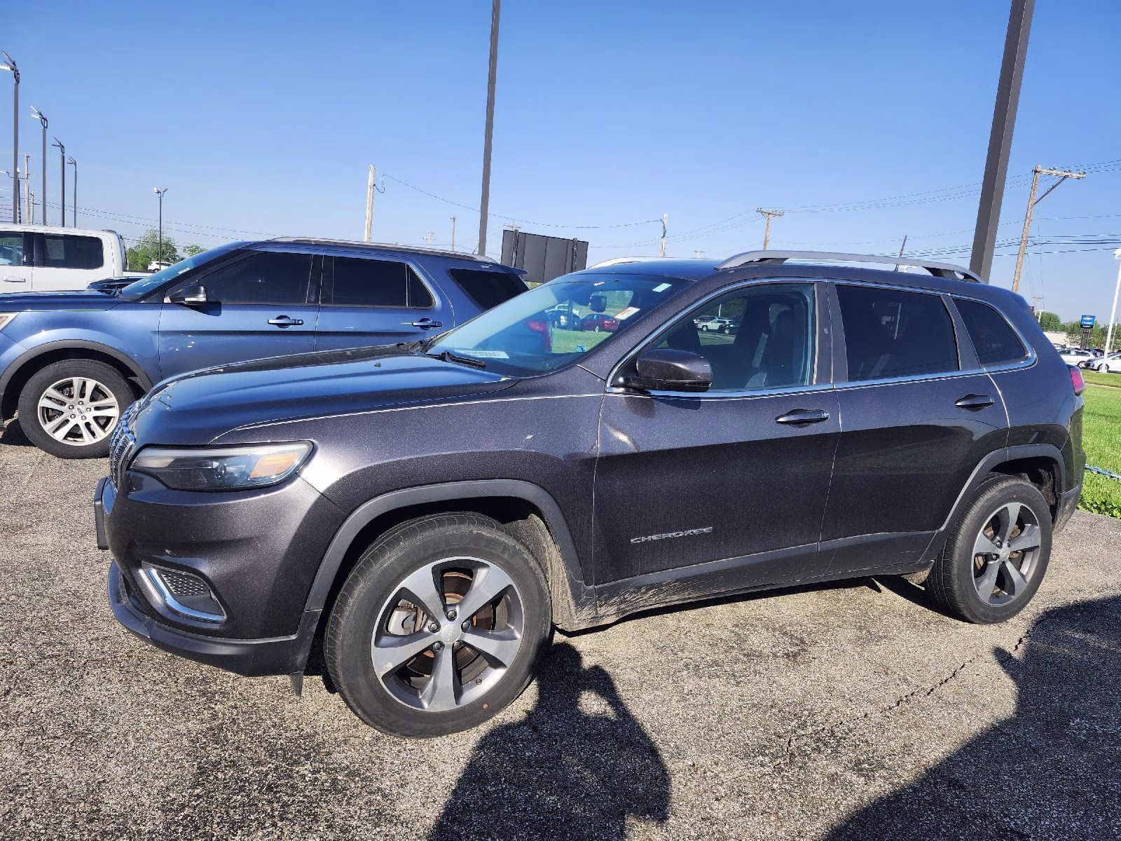 2019 Granite Crystal Metallic Clearcoat Jeep Cherokee Limited 4X4 SUV