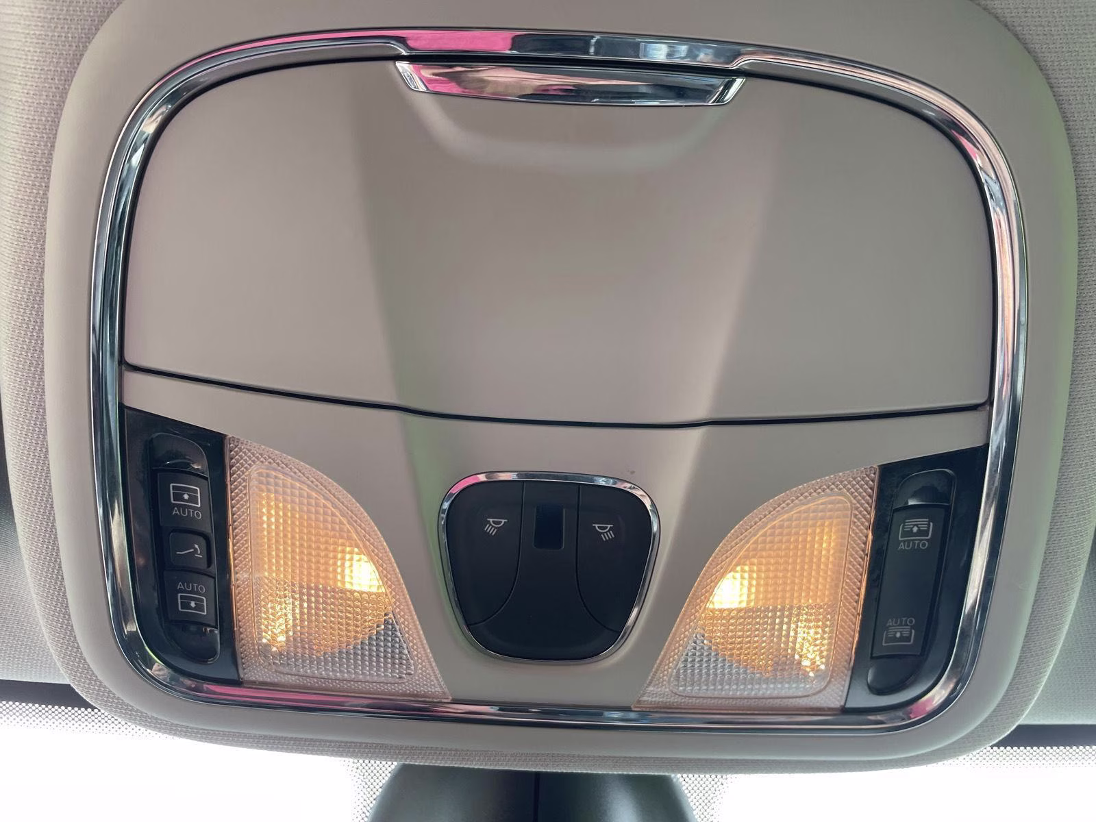 2019 Granite Crystal Metallic Clearcoat Jeep Cherokee Limited 4X4 SUV