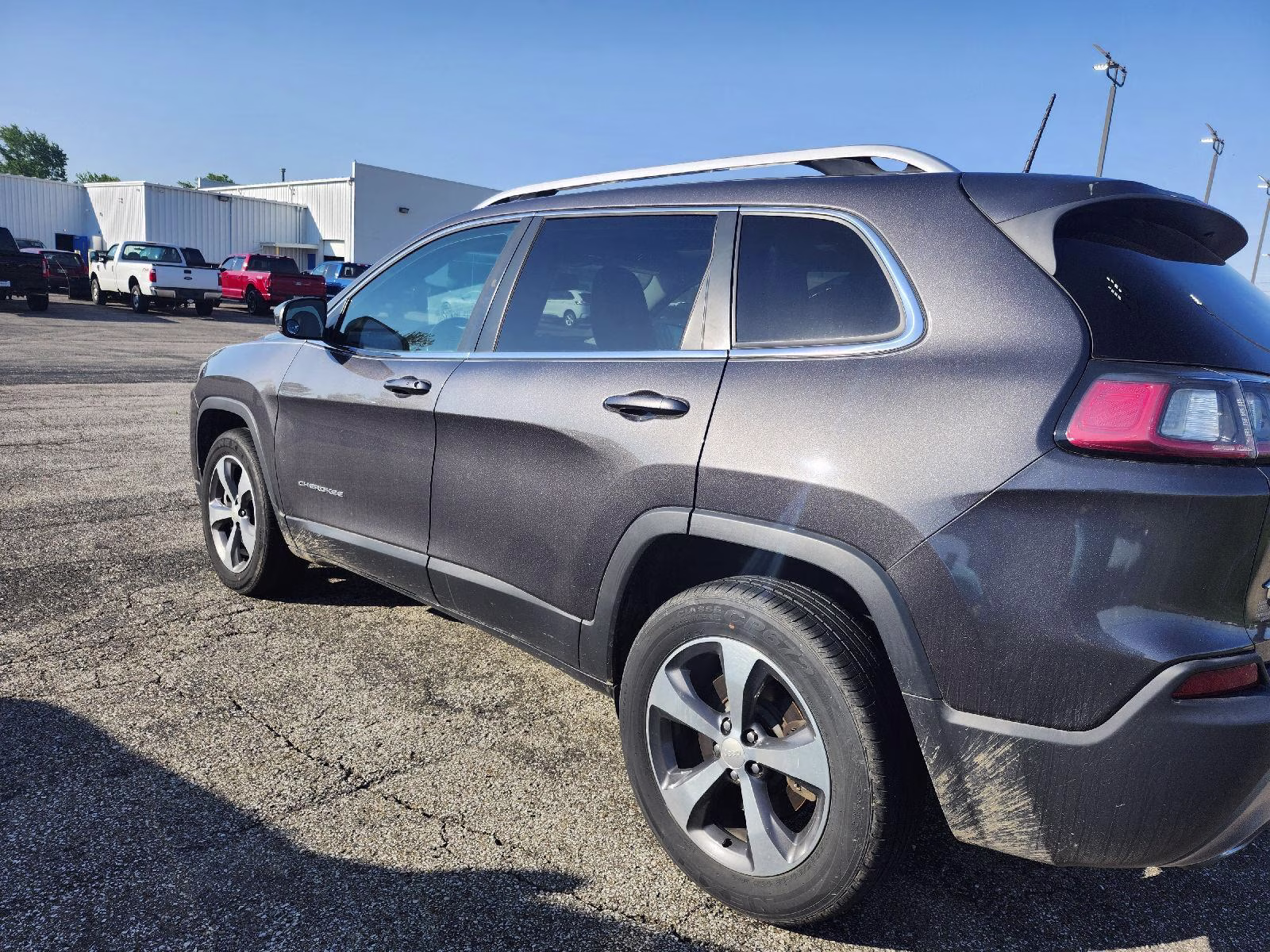 2019 Granite Crystal Metallic Clearcoat Jeep Cherokee Limited 4X4 SUV