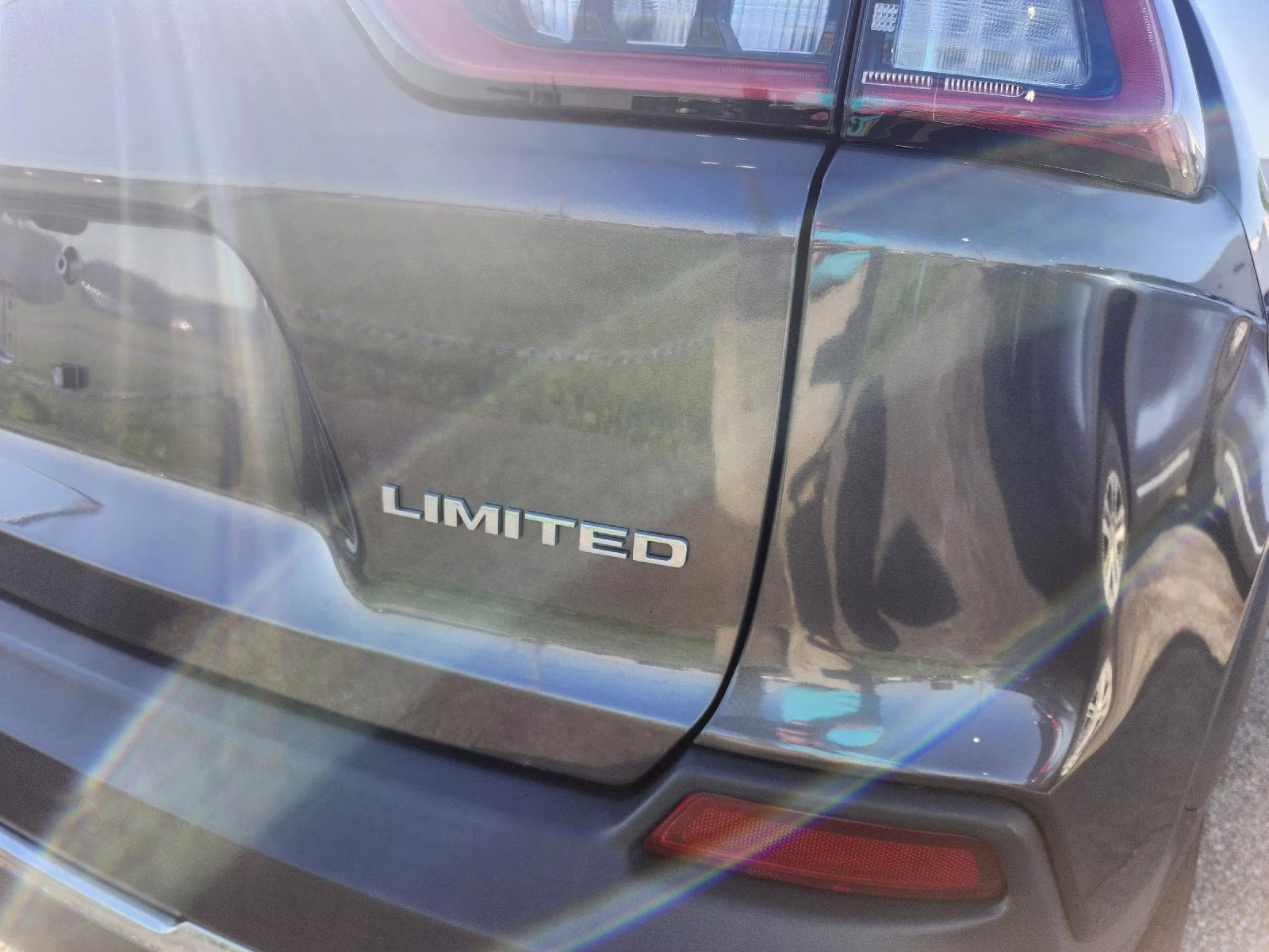 2019 Granite Crystal Metallic Clearcoat Jeep Cherokee Limited 4X4 SUV