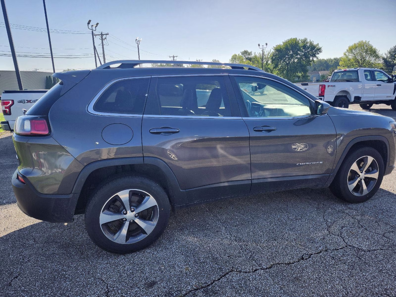 2019 Granite Crystal Metallic Clearcoat Jeep Cherokee Limited 4X4 SUV