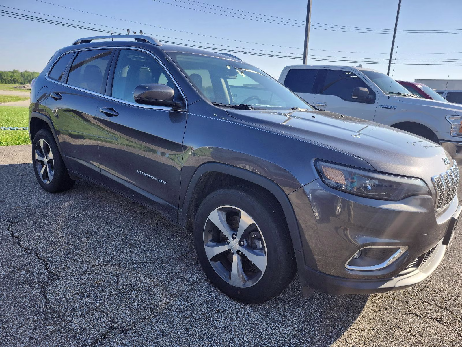 2019 Granite Crystal Metallic Clearcoat Jeep Cherokee Limited 4X4 SUV