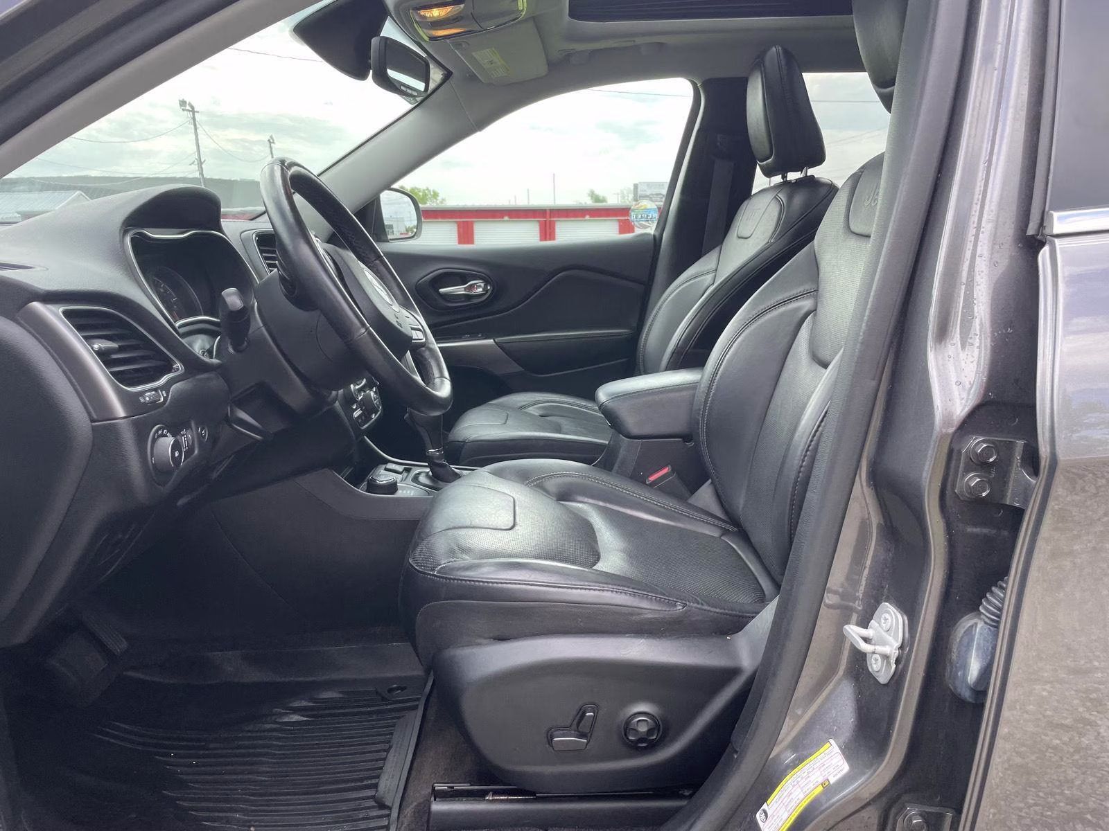 2019 Granite Crystal Metallic Clearcoat Jeep Cherokee Limited 4X4 SUV