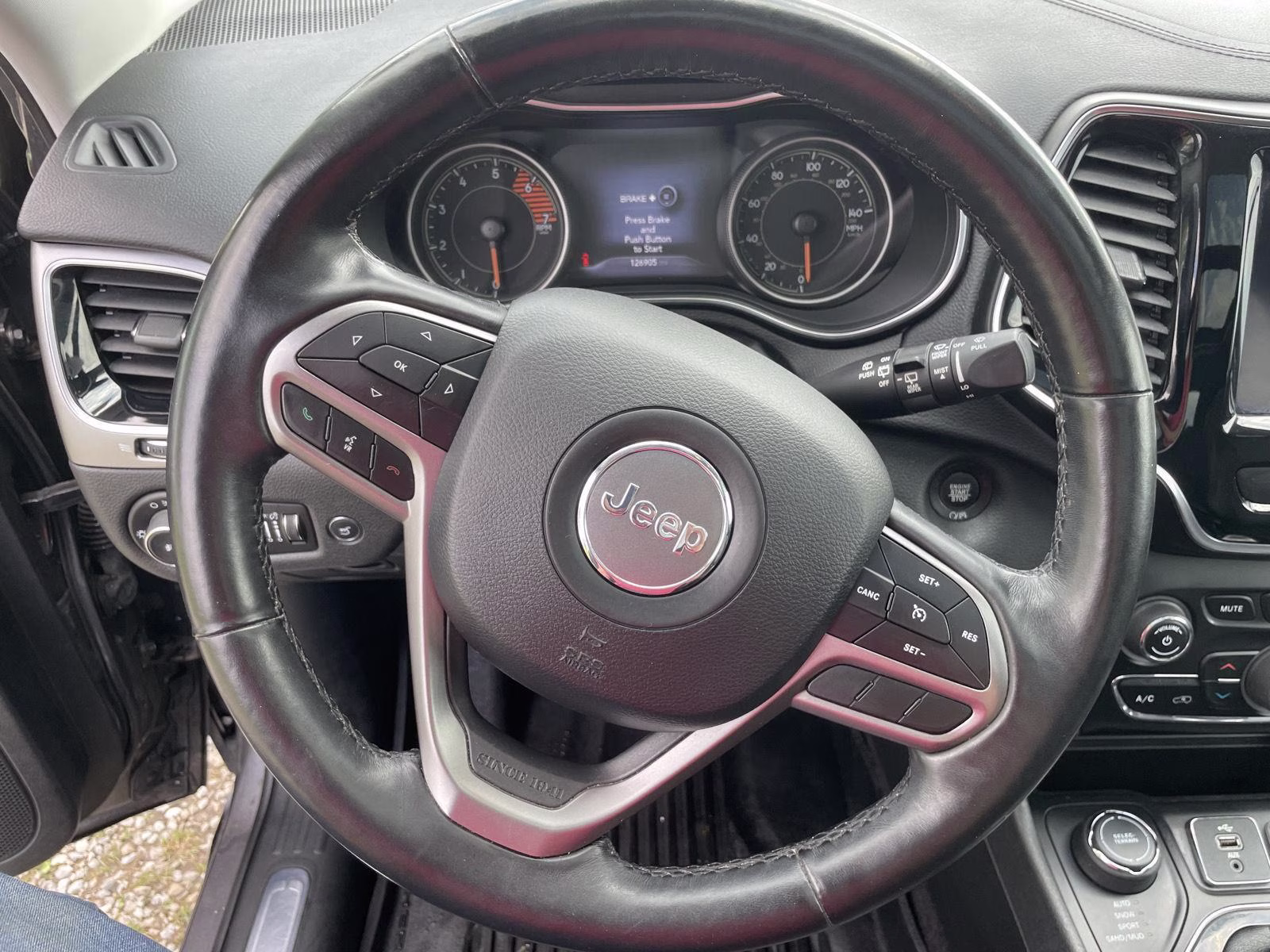 2019 Granite Crystal Metallic Clearcoat Jeep Cherokee Limited 4X4 SUV